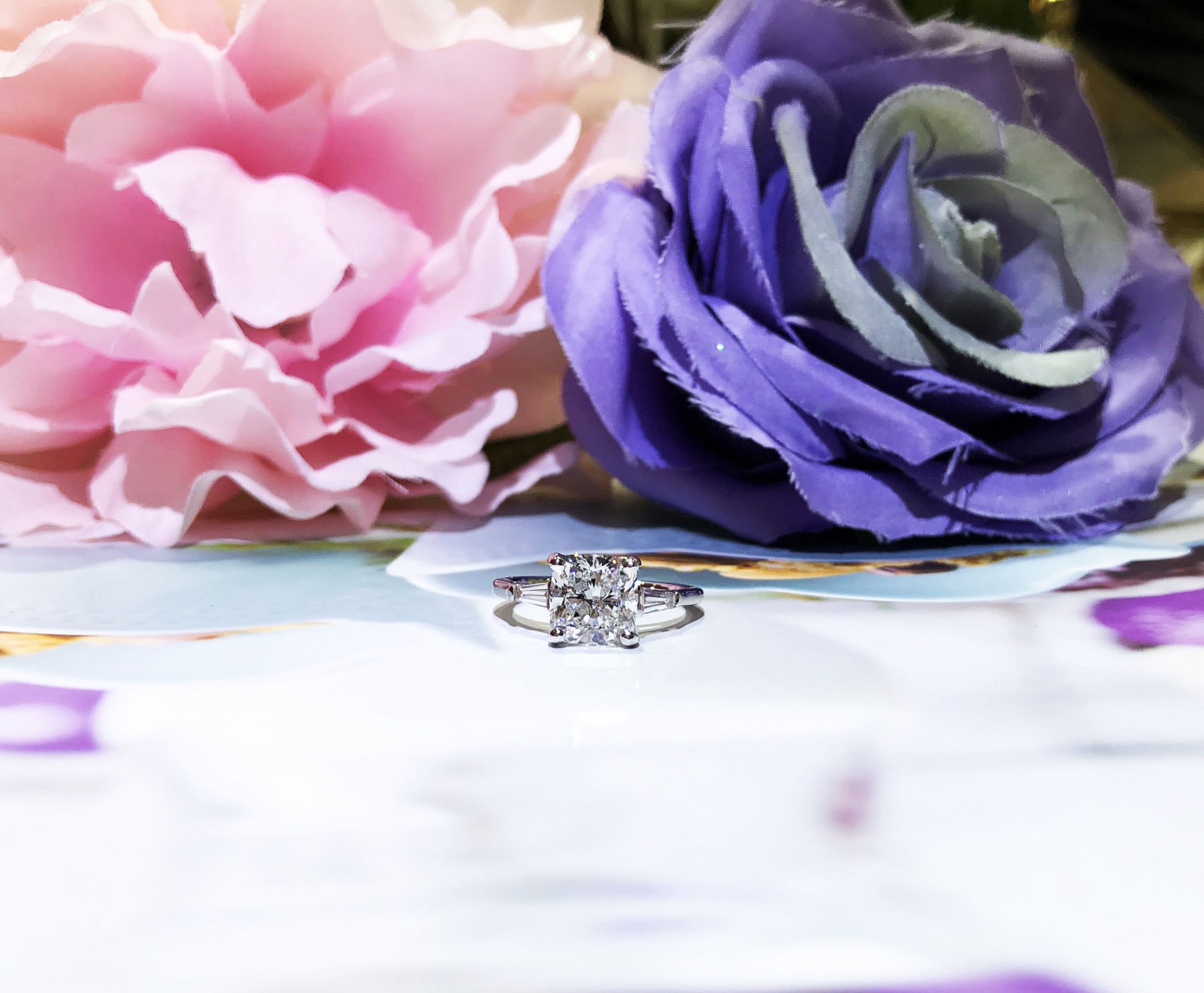 Diamond Ring with Side Baguette Diamonds 4 Prongs in 18k White Gold – Trilogy Extravagant (Copy)